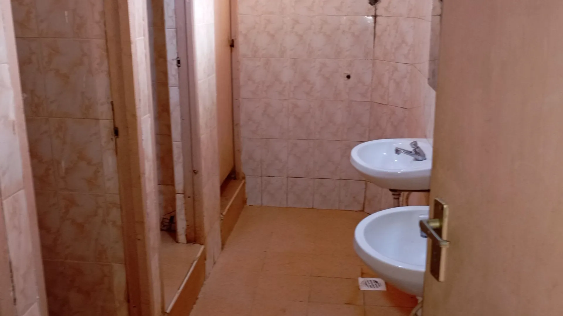 SINGLES - single room