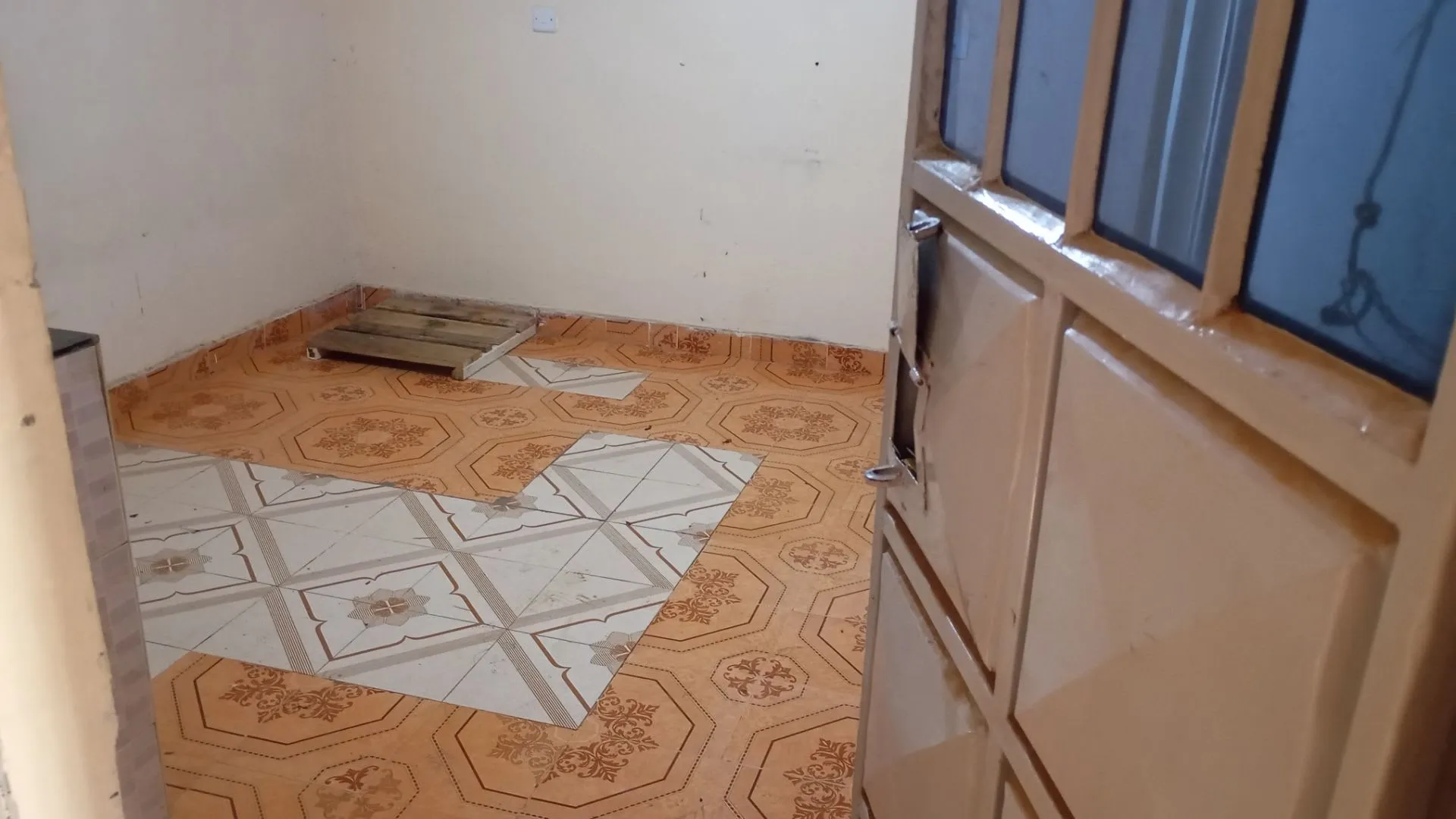 SINGLES - single room
